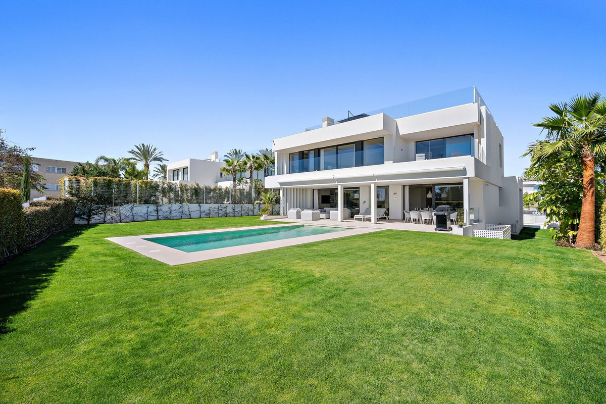 Villa for sale in Estepona 48