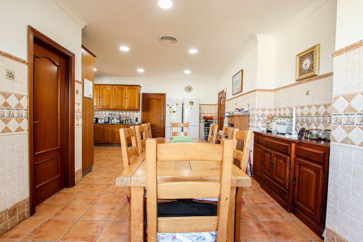 Загородный дом для продажи в Estepona 18