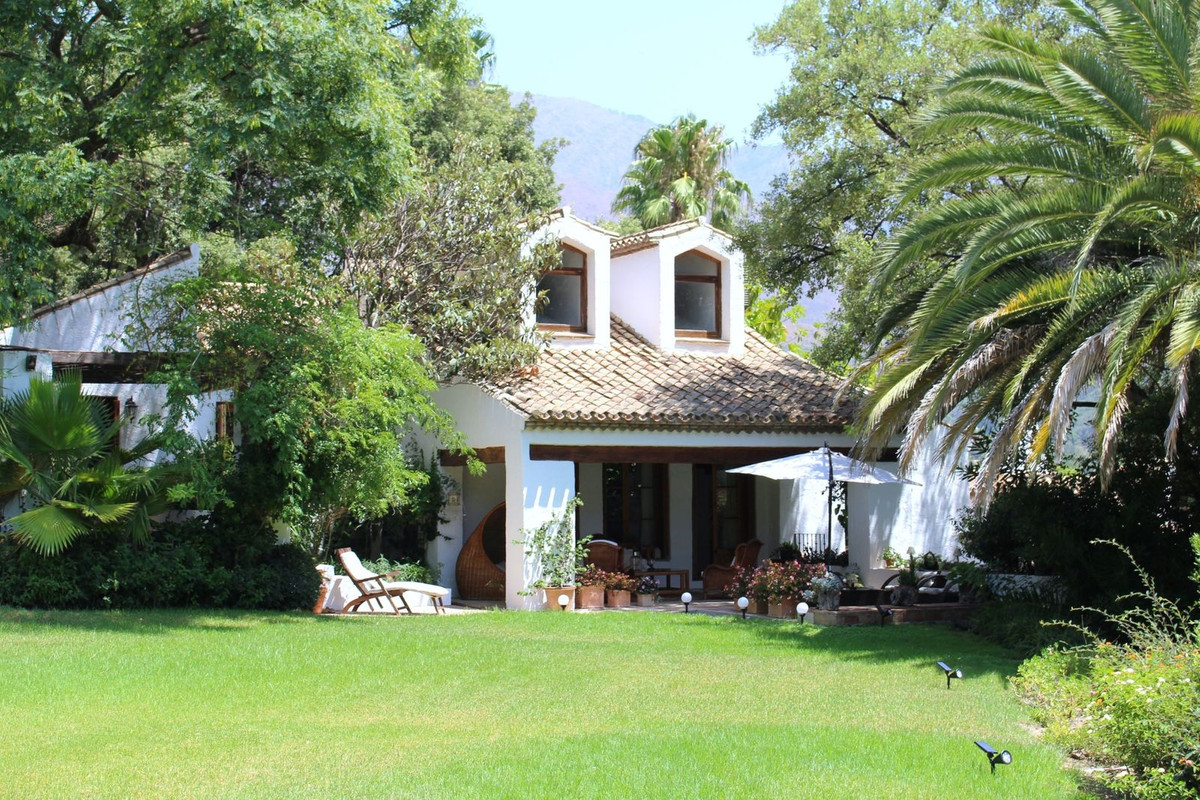 Haus zum Verkauf in Casares 1