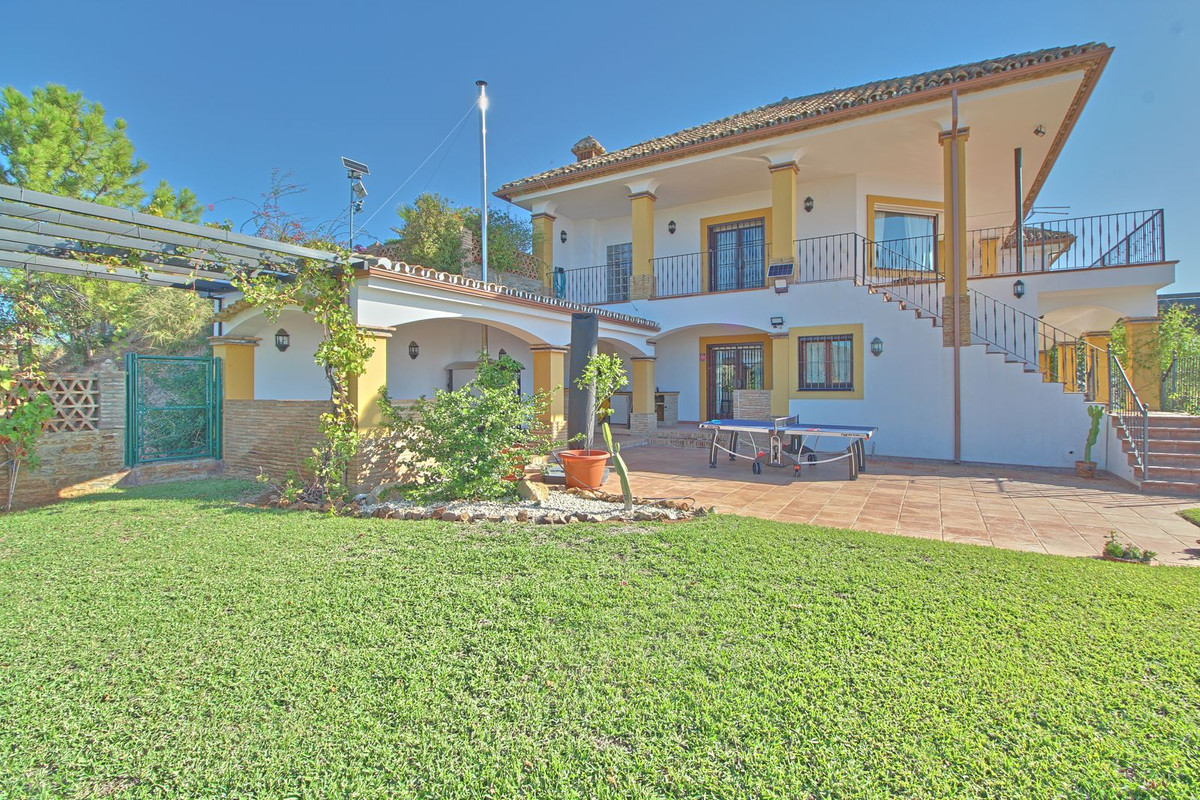 Загородный дом для продажи в Estepona 16