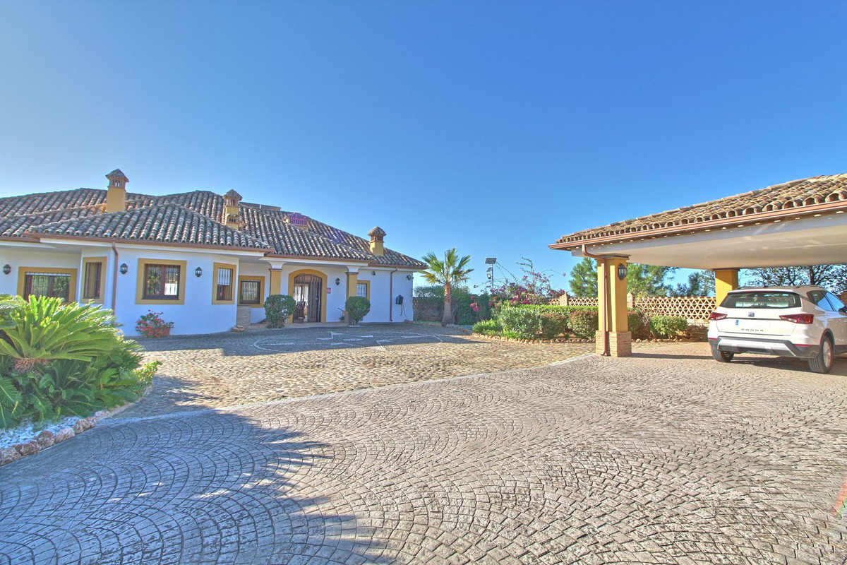 Загородный дом для продажи в Estepona 25