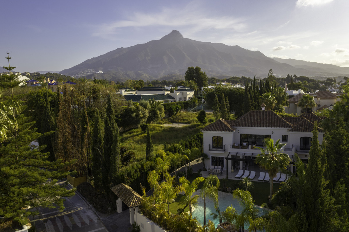 Villa for sale in Marbella - Nueva Andalucía 35