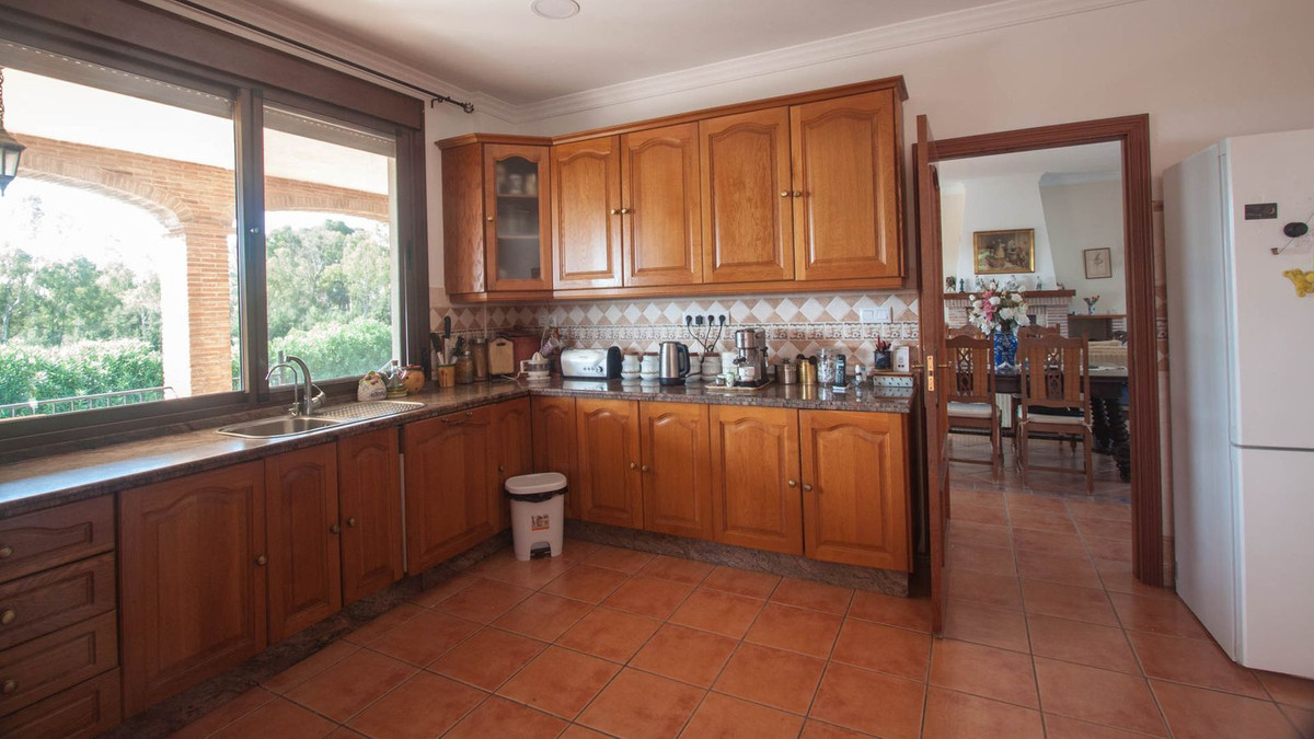 Countryhome for sale in Estepona 14