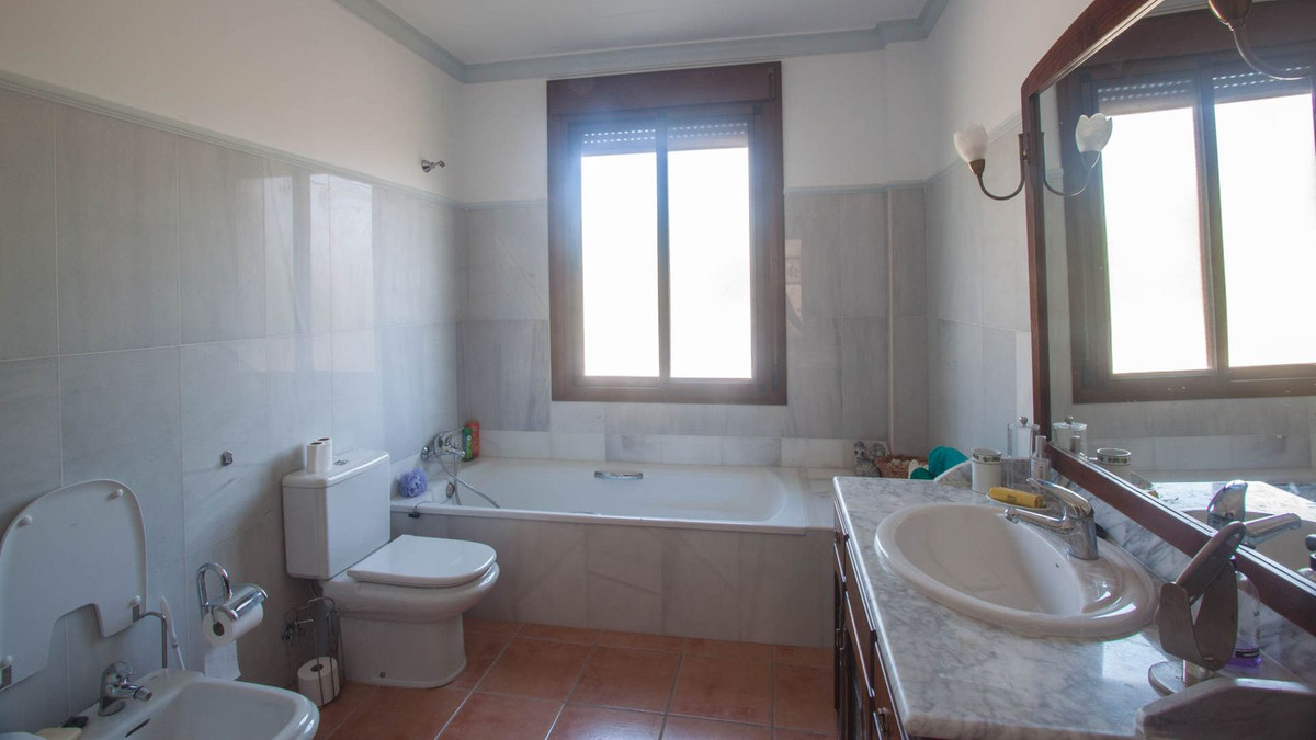 Countryhome for sale in Estepona 25