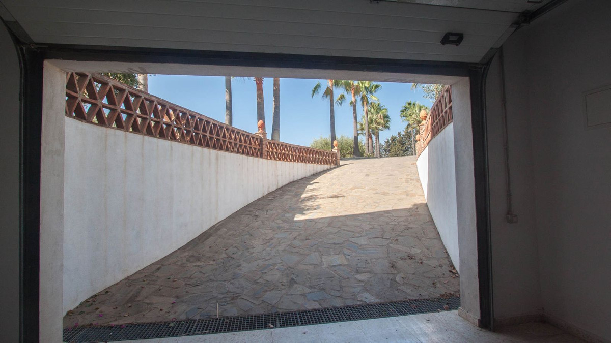 Countryhome for sale in Estepona 28