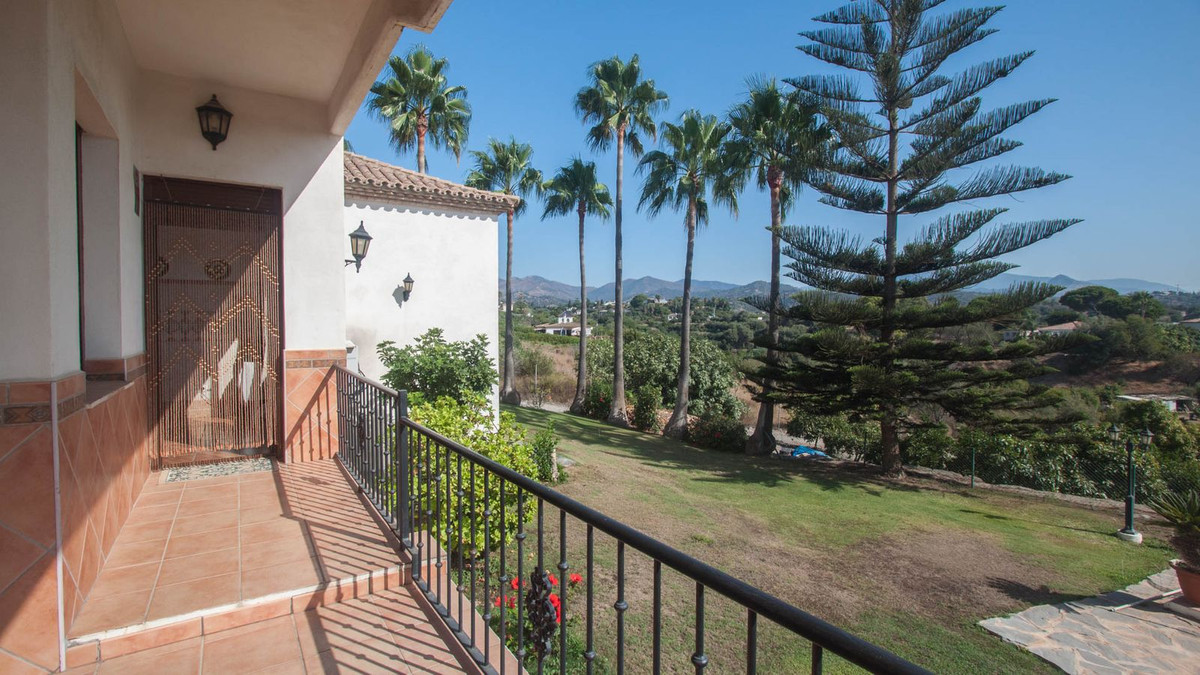 Countryhome for sale in Estepona 35
