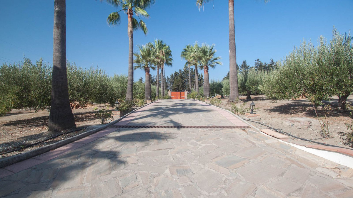 Countryhome for sale in Estepona 5