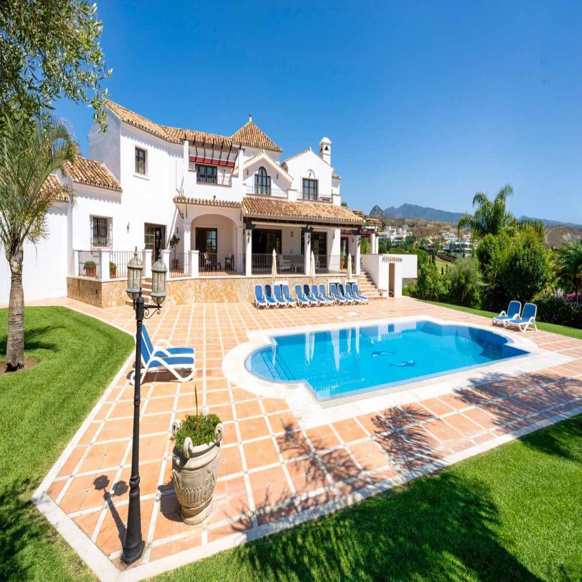 Villa te koop in Estepona 9