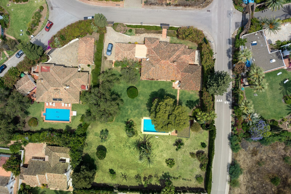 Villa for sale in Estepona 38