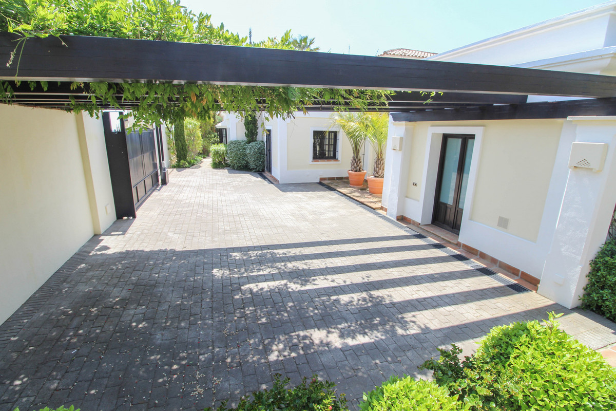 Villa for sale in Benahavís 12