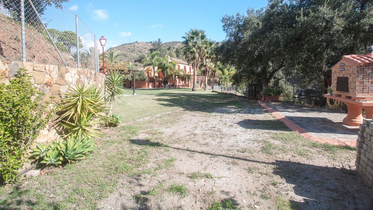Countryhome for sale in Estepona 20
