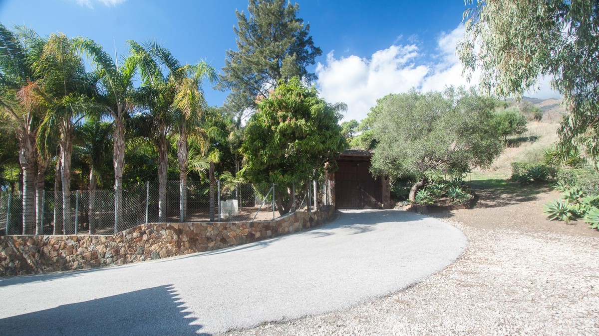 Countryhome for sale in Estepona 23