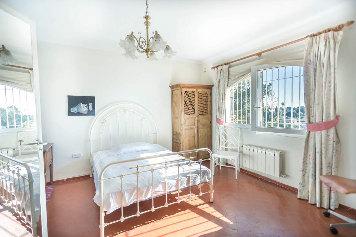 Villa for sale in Marbella - East 14