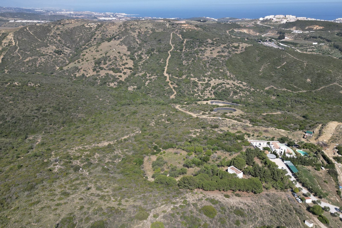 Plot for sale in Casares 8