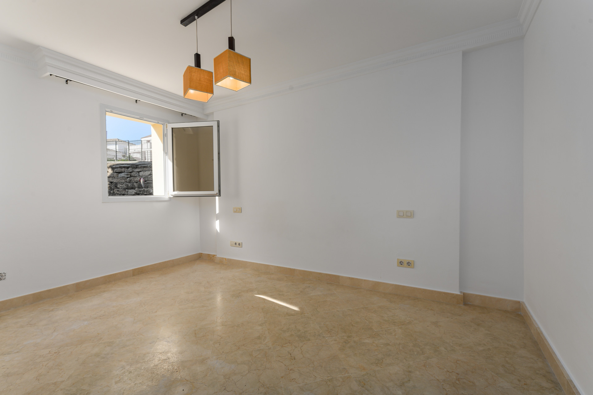 Apartment for sale in Casares 28
