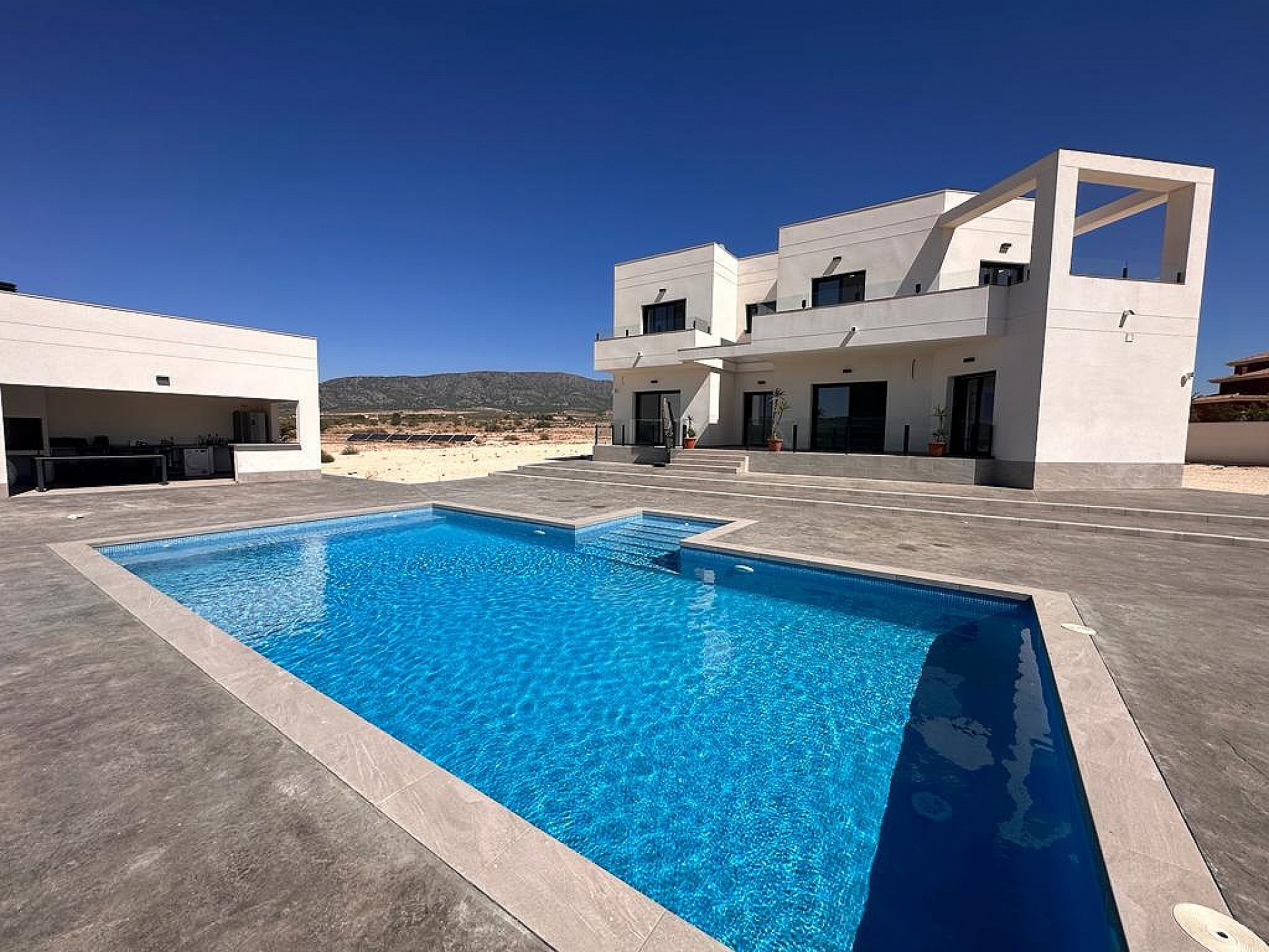 Villa for sale in Alicante 1