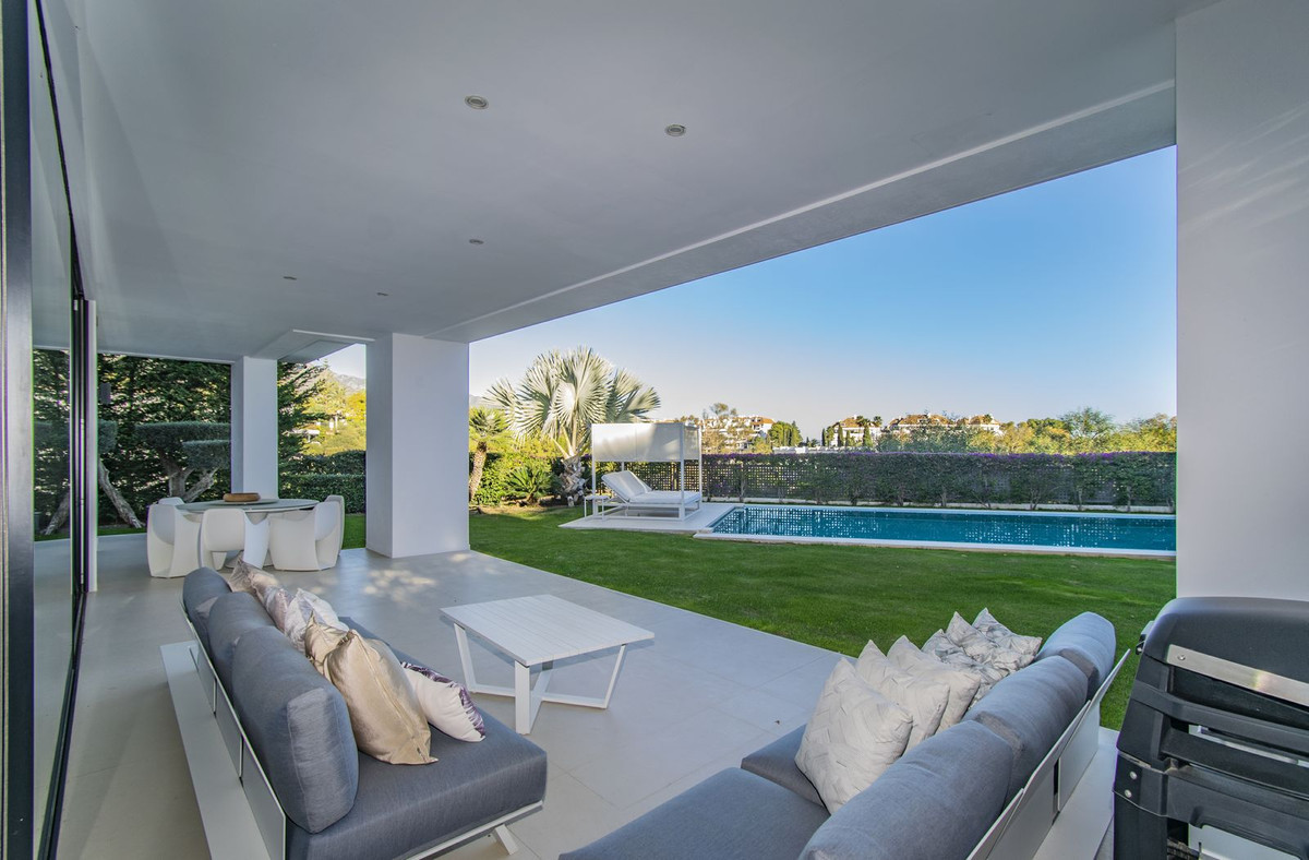 Villa for sale in Marbella - Golden Mile and Nagüeles 3