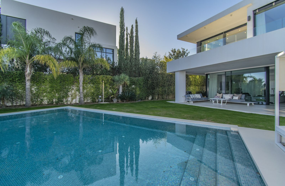 Villa for sale in Marbella - Golden Mile and Nagüeles 24