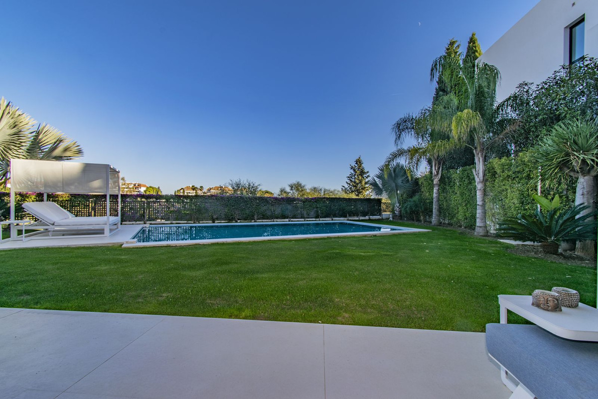 Villa for sale in Marbella - Golden Mile and Nagüeles 38