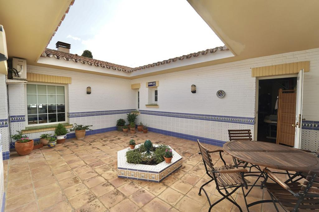 Villa for sale in Benalmádena 9