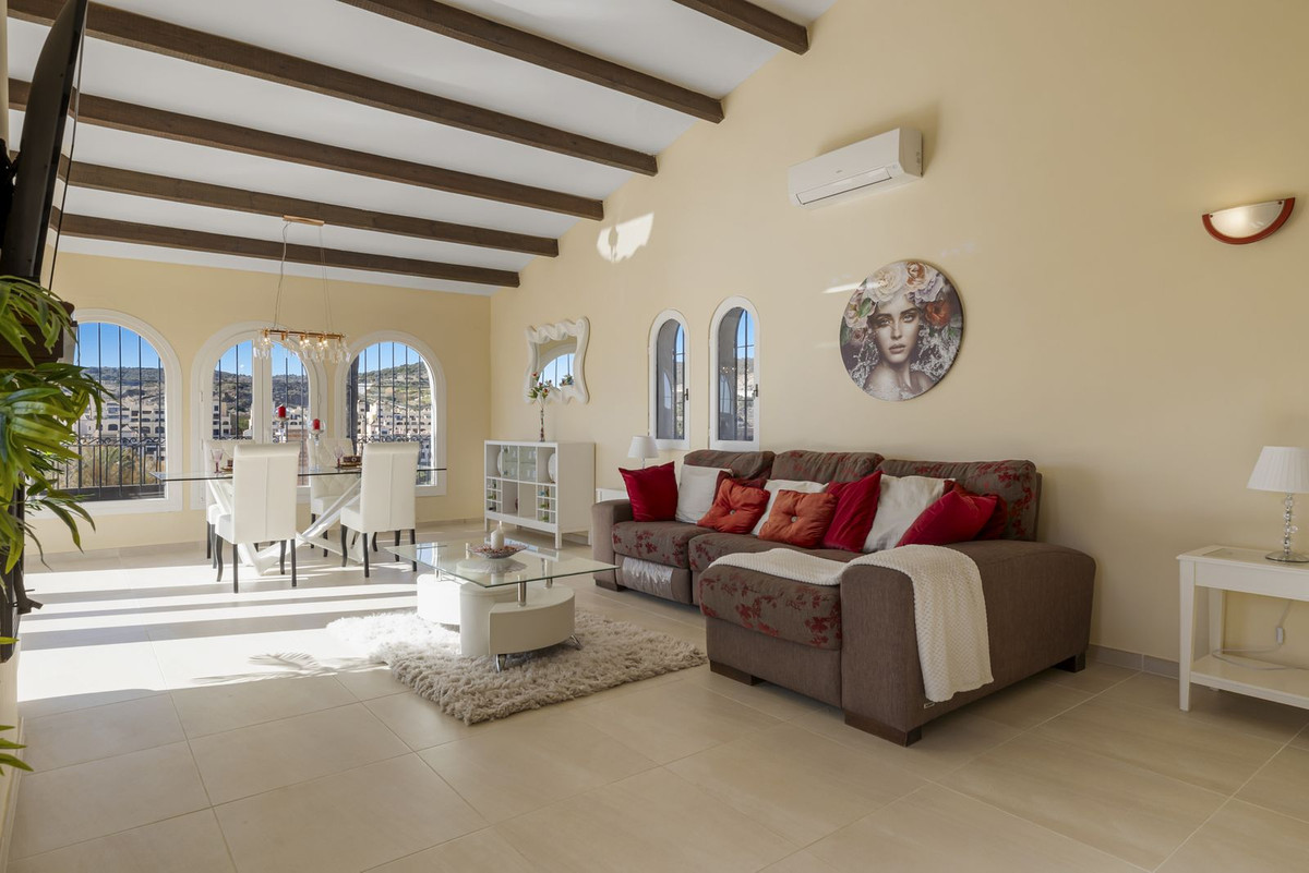 Villa te koop in Estepona 36