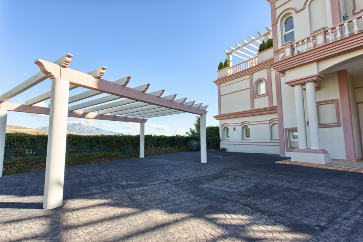 Villa for sale in Benahavís 49