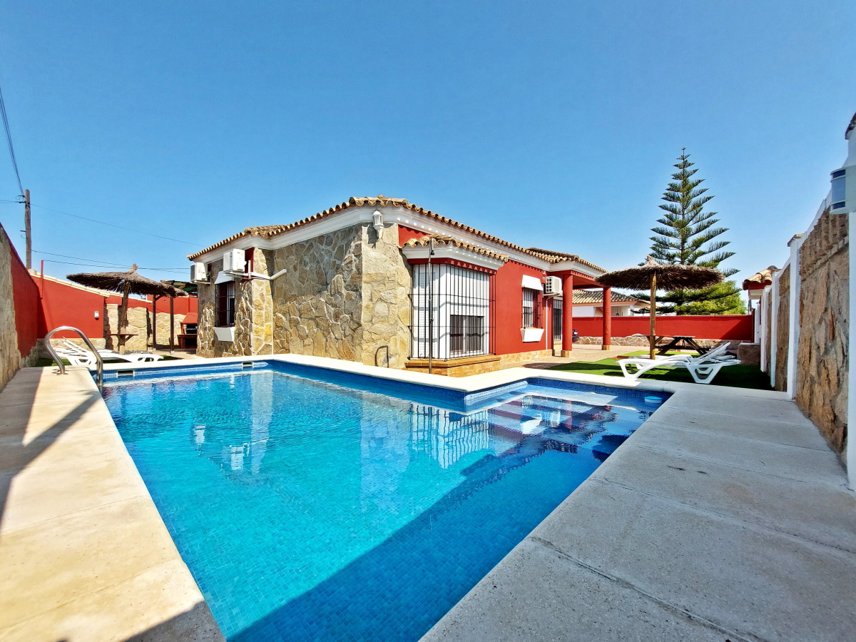 Villa for sale in Chiclana de la Frontera and surroundings 2