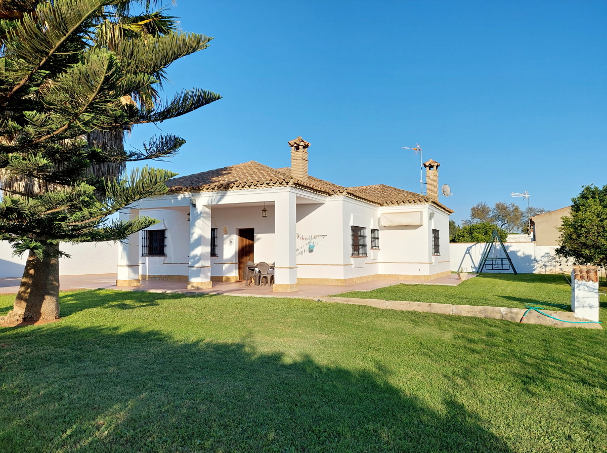 Villa for sale in Chiclana de la Frontera and surroundings 2