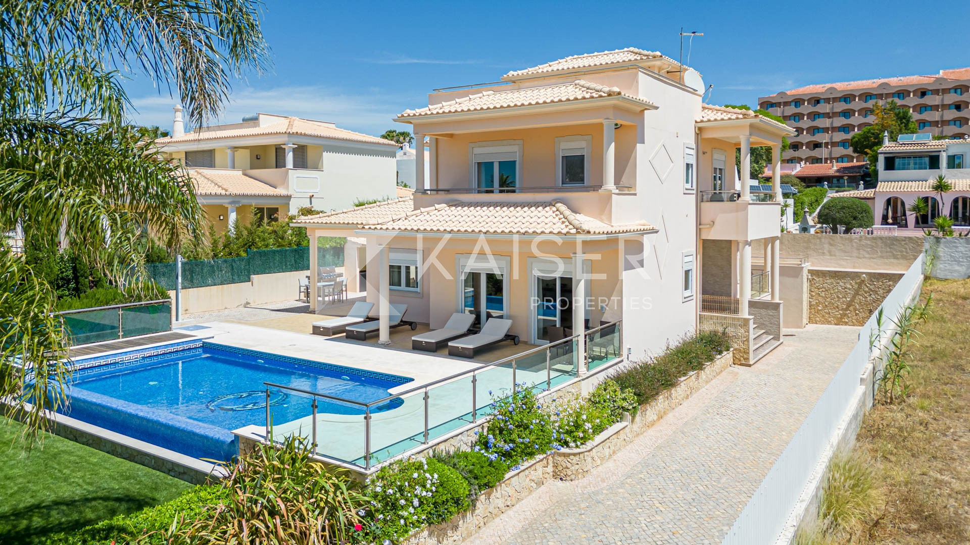 Villa for sale in Albufeira 33