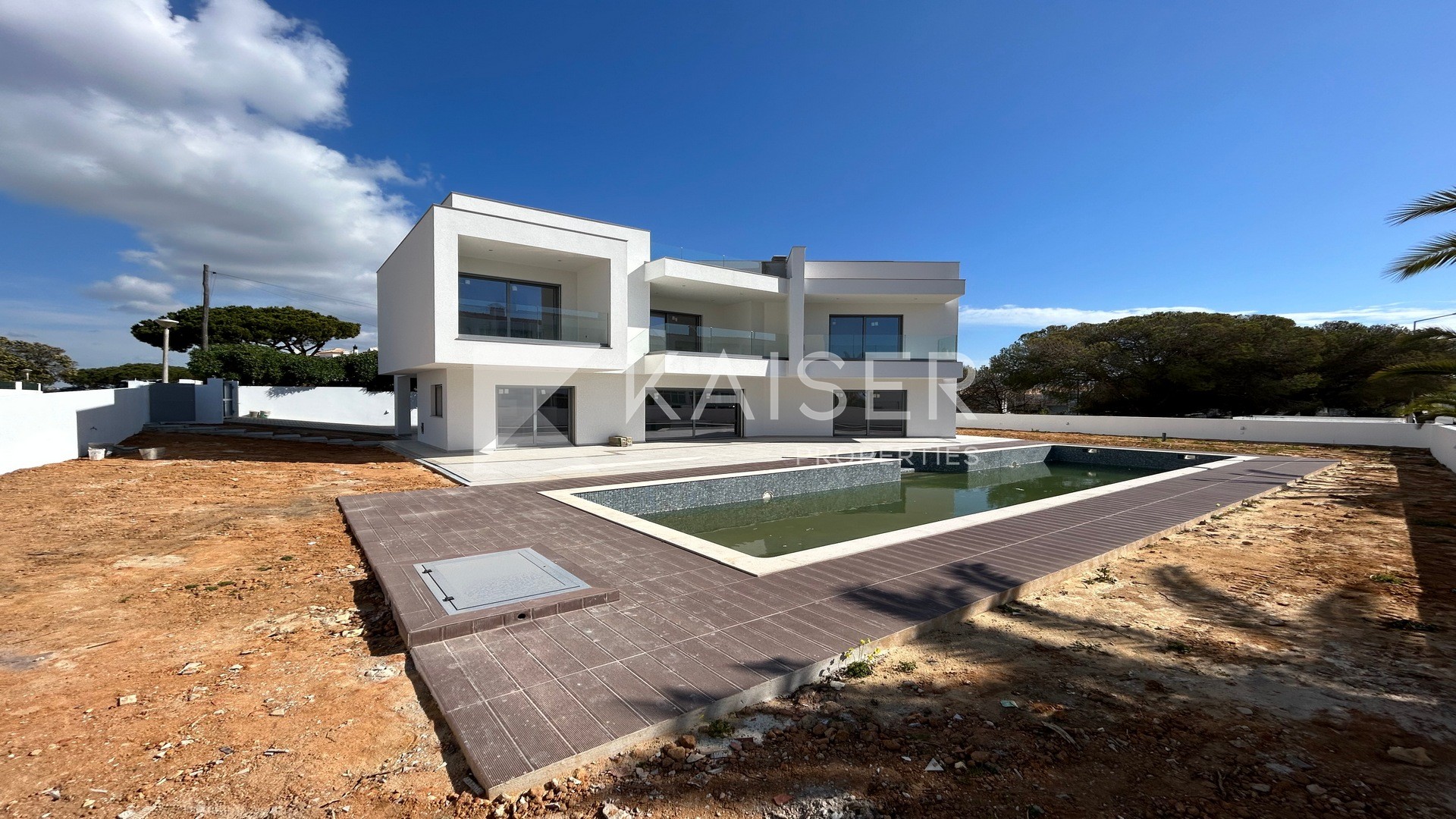 Villa for sale in Albufeira 1