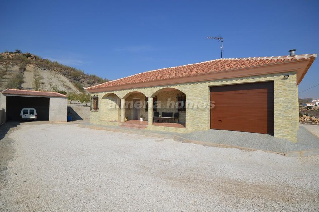 Villa for sale in Almería and surroundings 2
