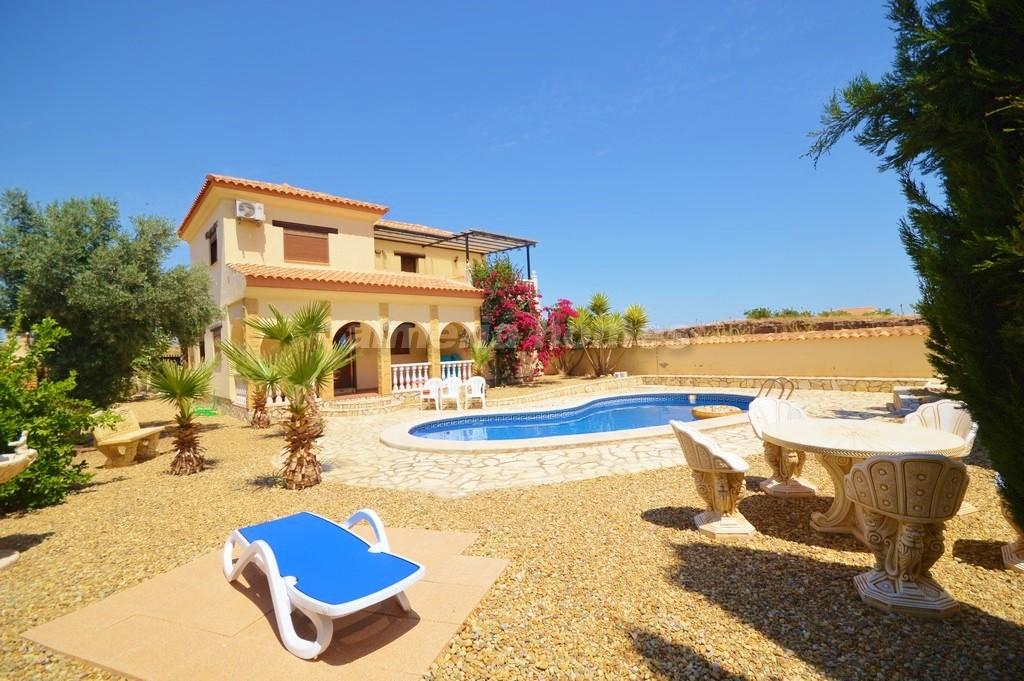 Villa for sale in Almería and surroundings 2