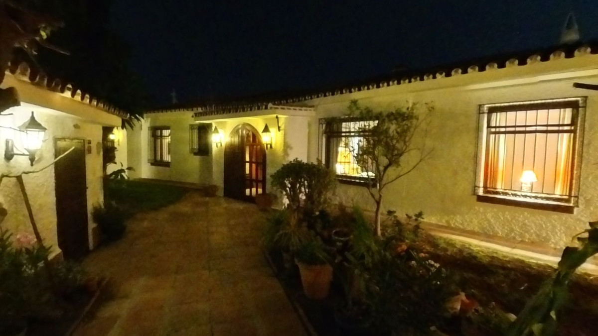 Villa for sale in Fuengirola 26