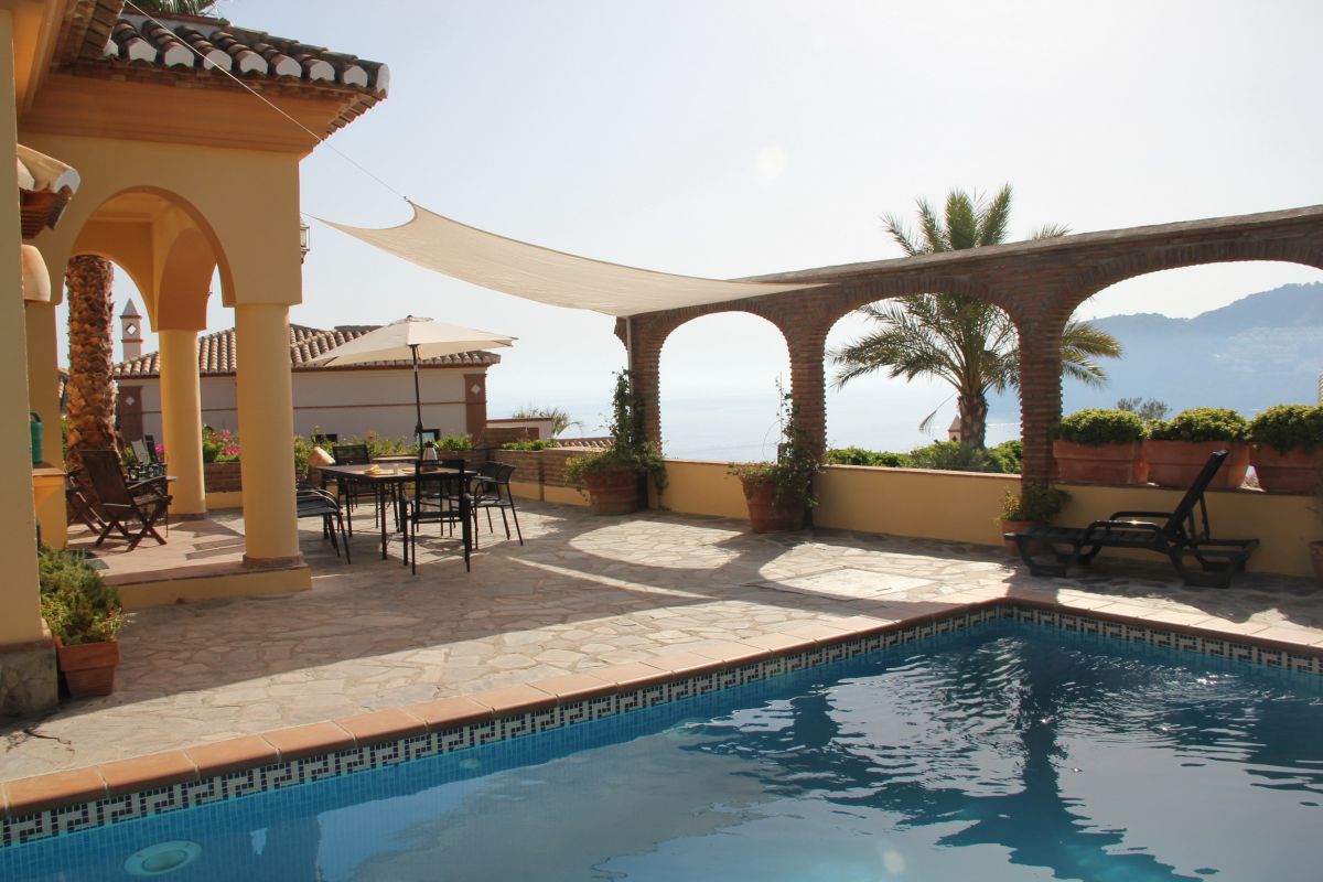 Villa te koop in Costa Tropical East 4