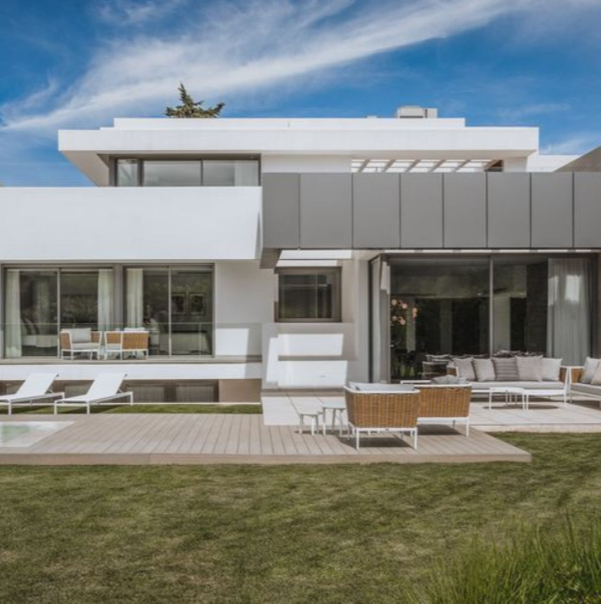 Villa for sale in Estepona 53
