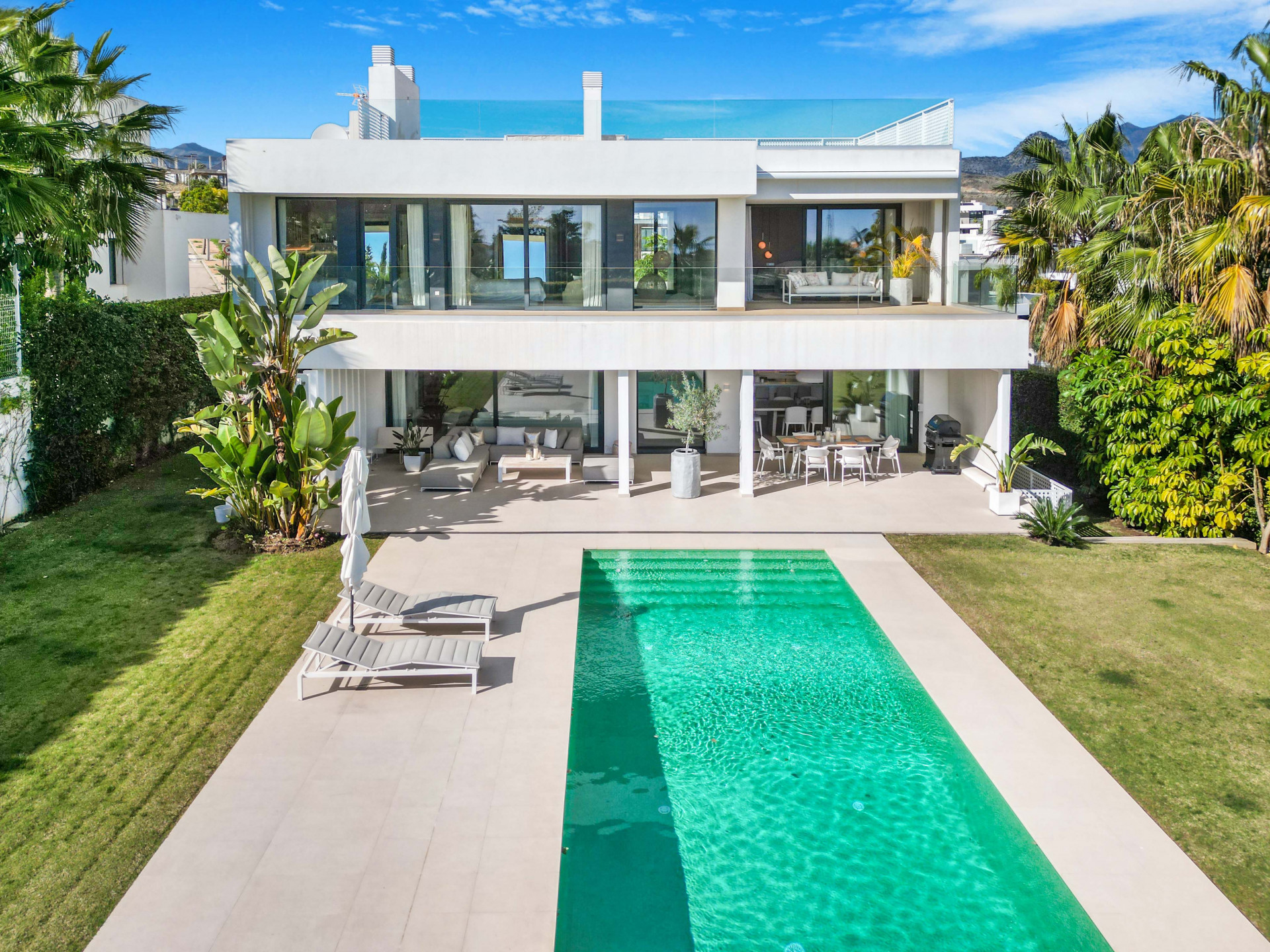 Villa te koop in Estepona 3