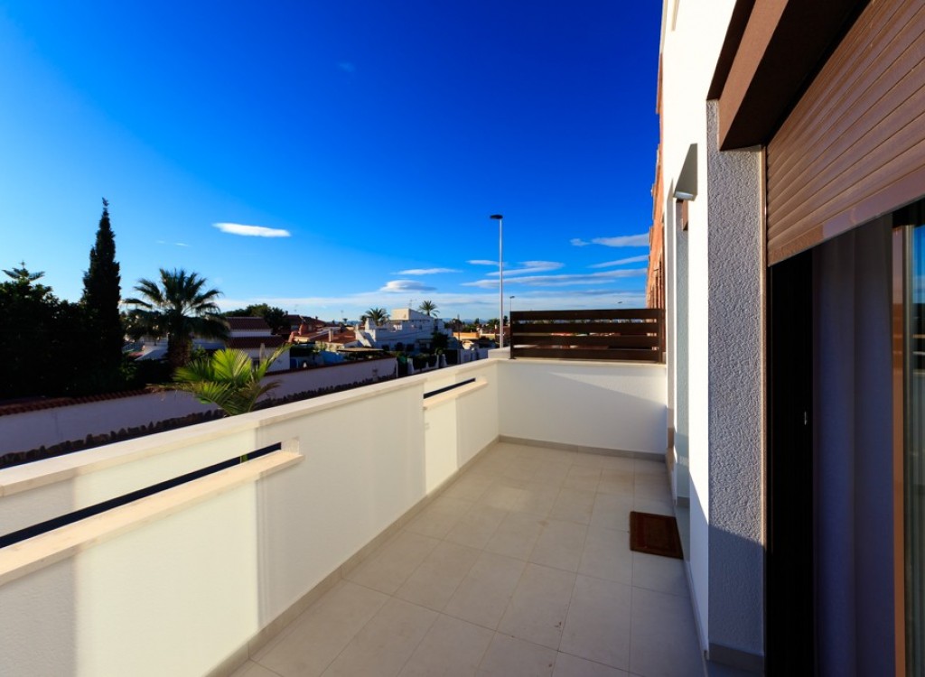 Townhouse te koop in Alicante 17