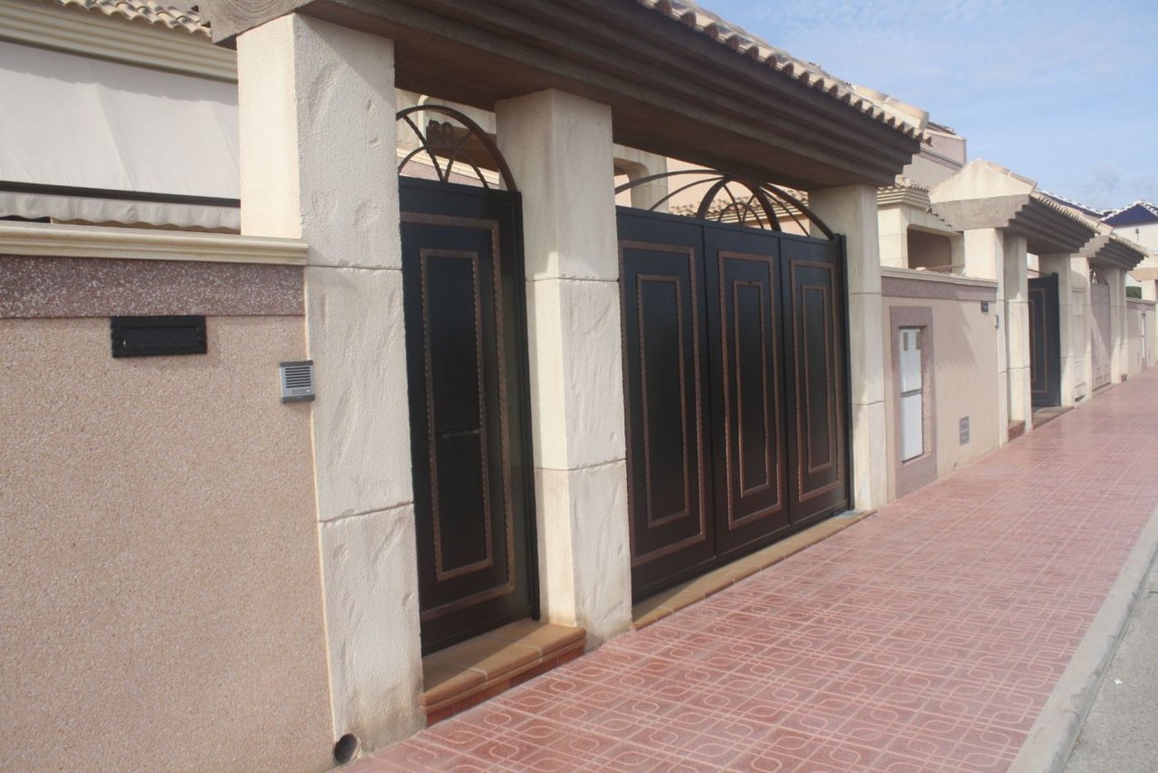 Adosada en venta en Guardamar and surroundings 24