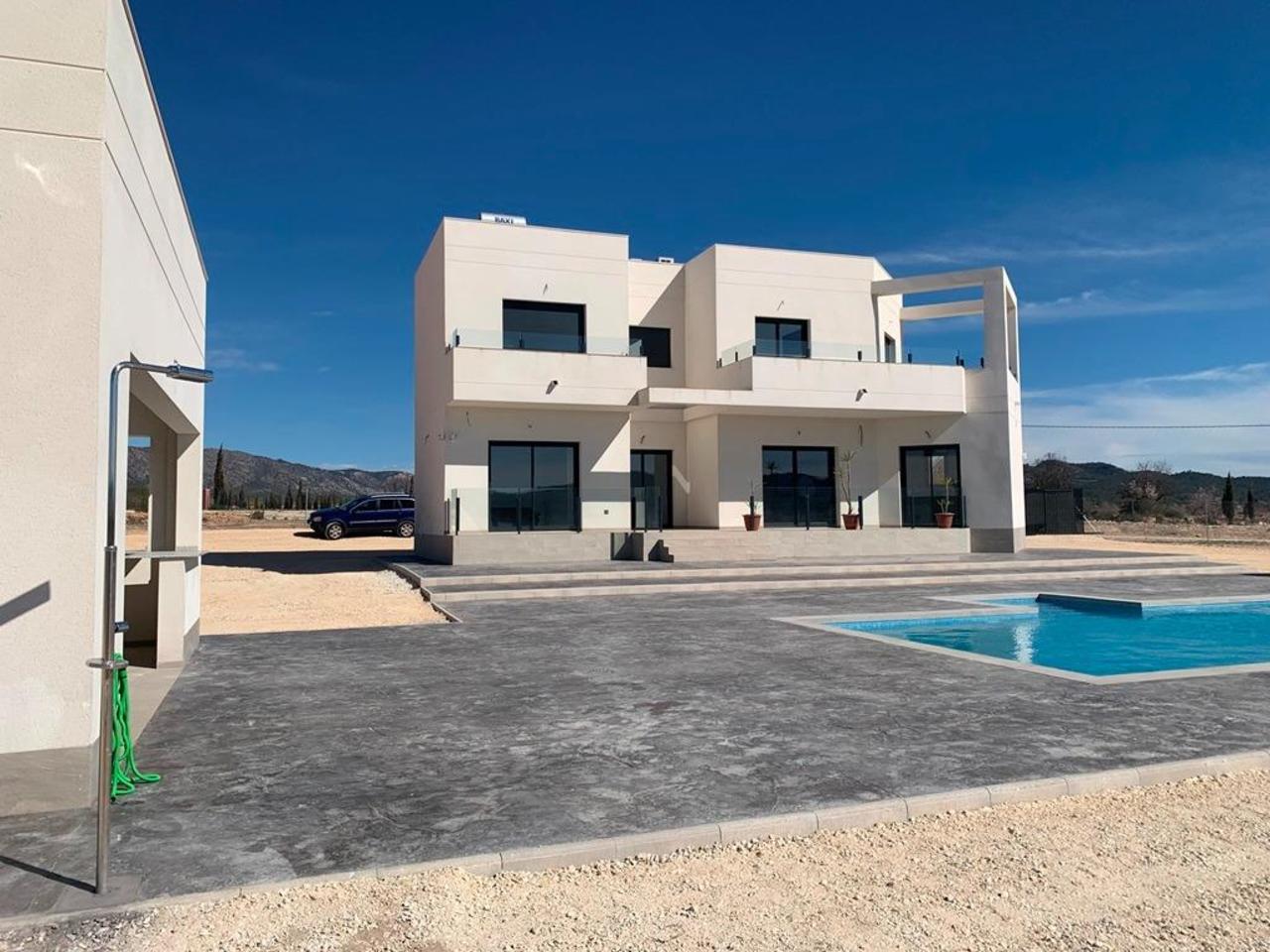 Villa for sale in Alicante 17