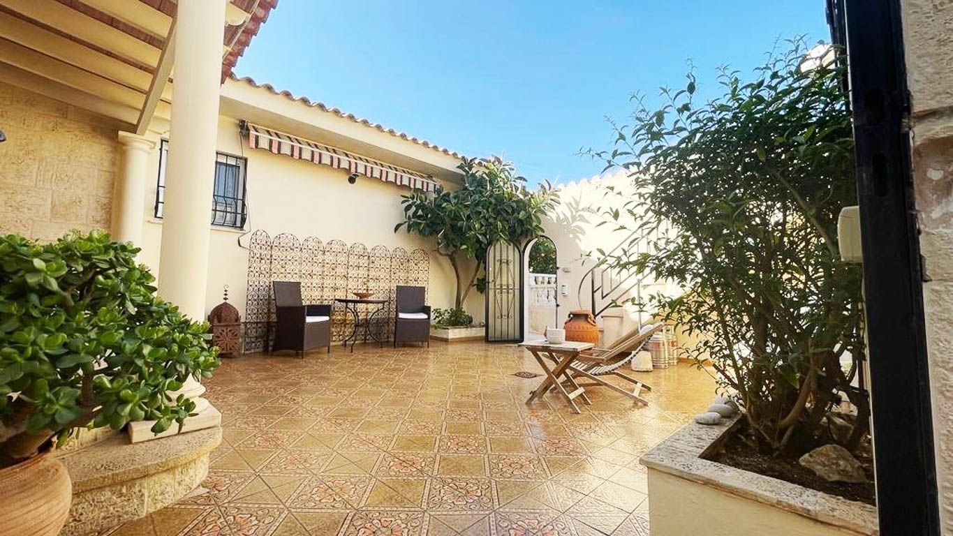 Villa for sale in Alicante 2