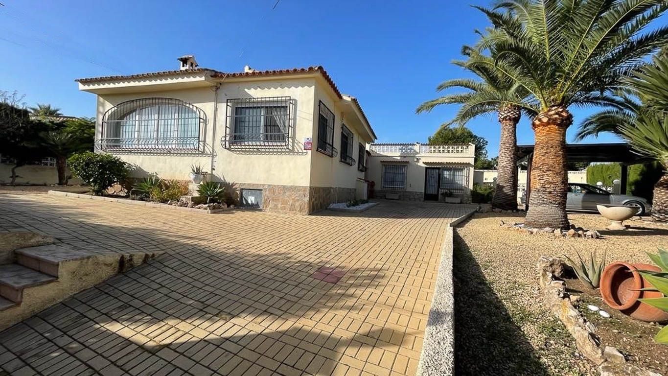 Villa for sale in Alicante 3