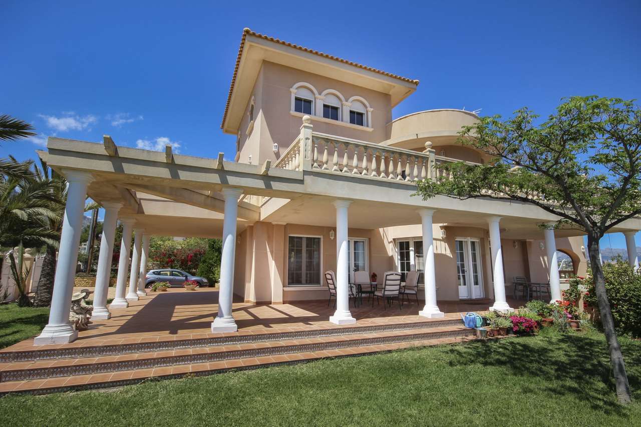 Villa te koop in Benidorm 3