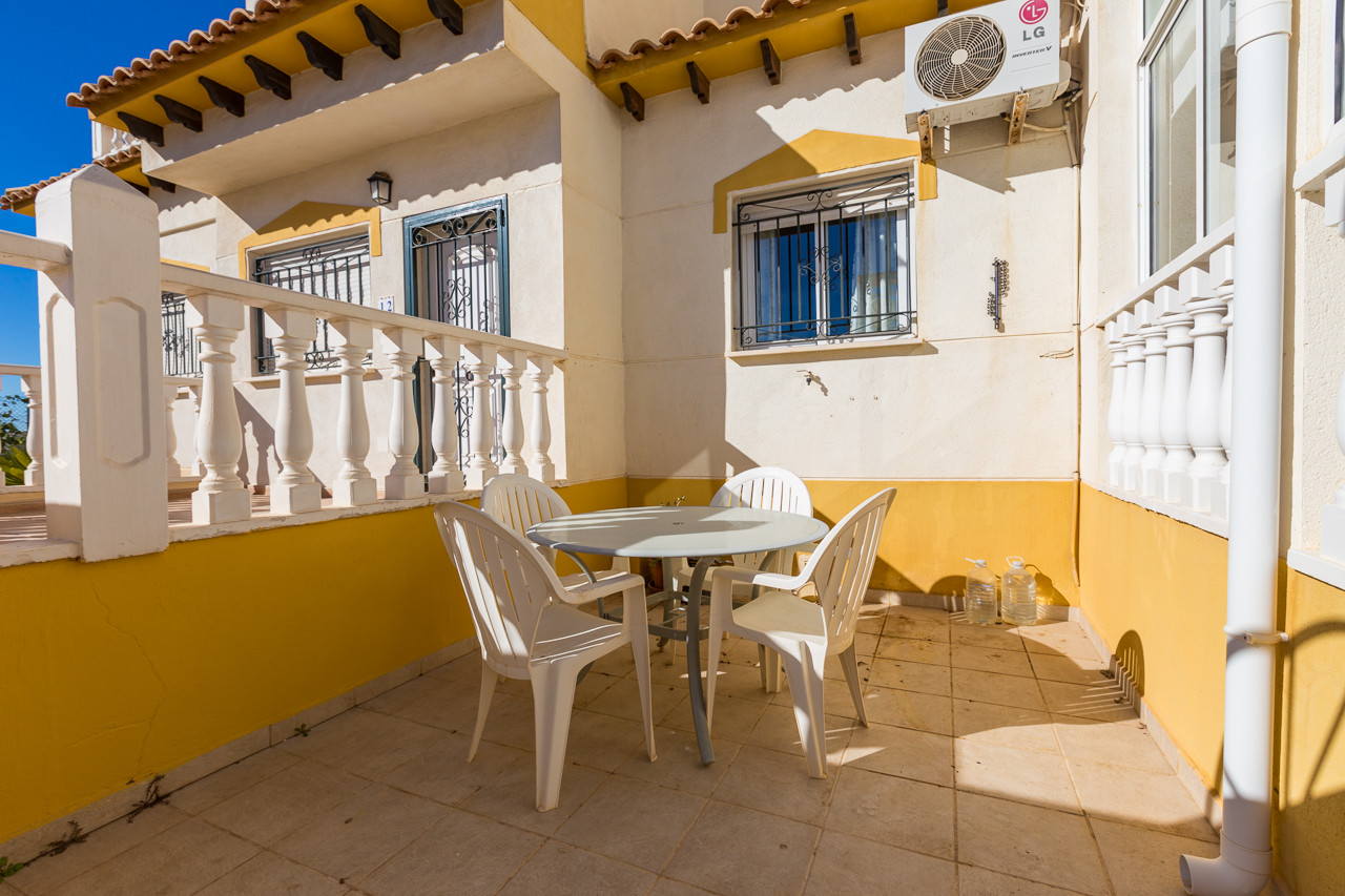 Townhouse te koop in Alicante 2