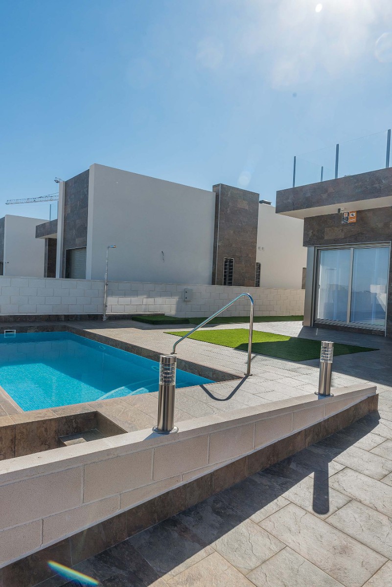 Villa te koop in Alicante 11