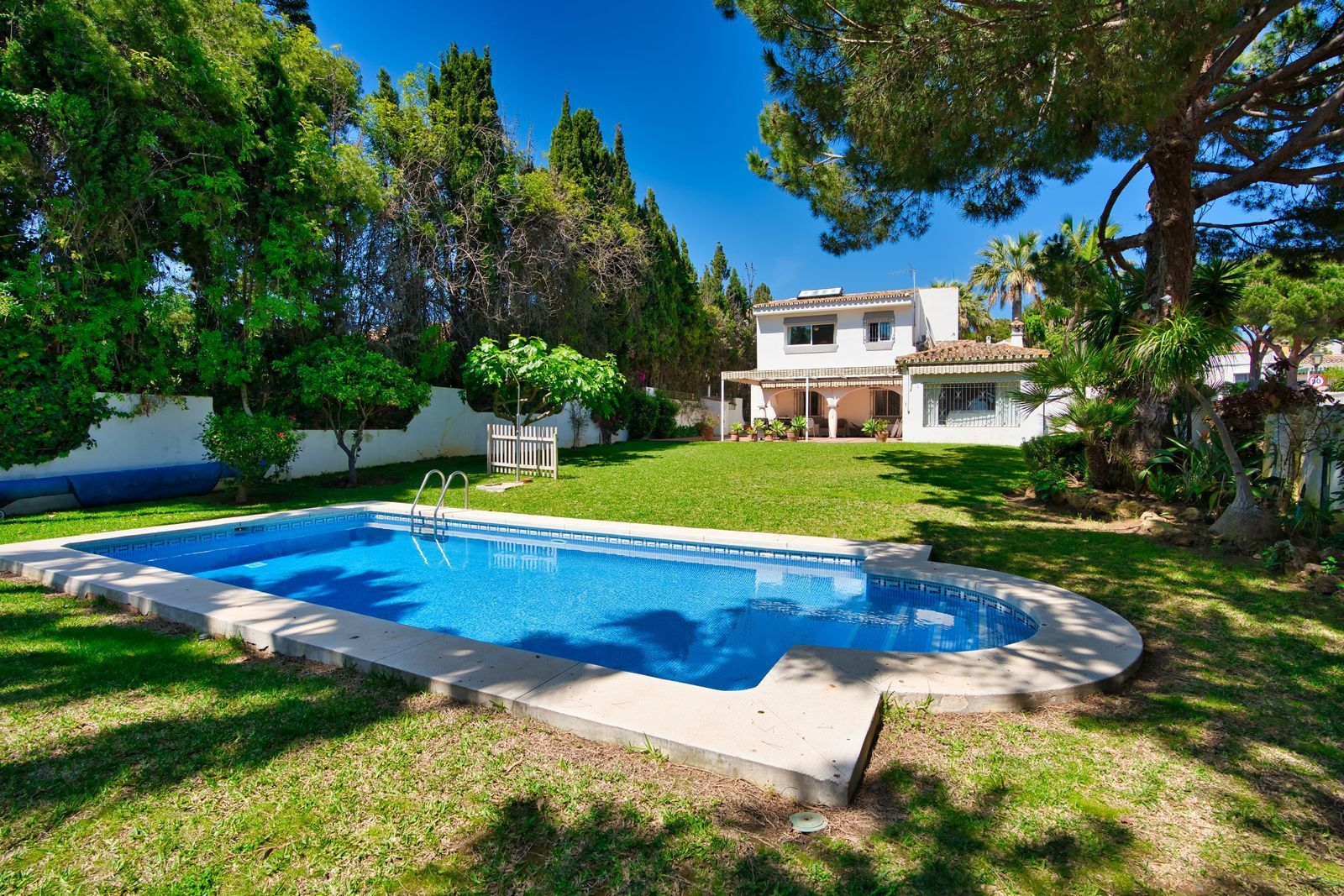 Villa for sale in Marbella - East 23