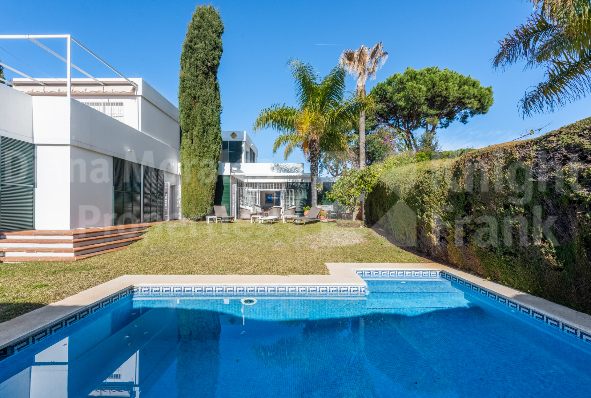 Villa for sale in Estepona 28
