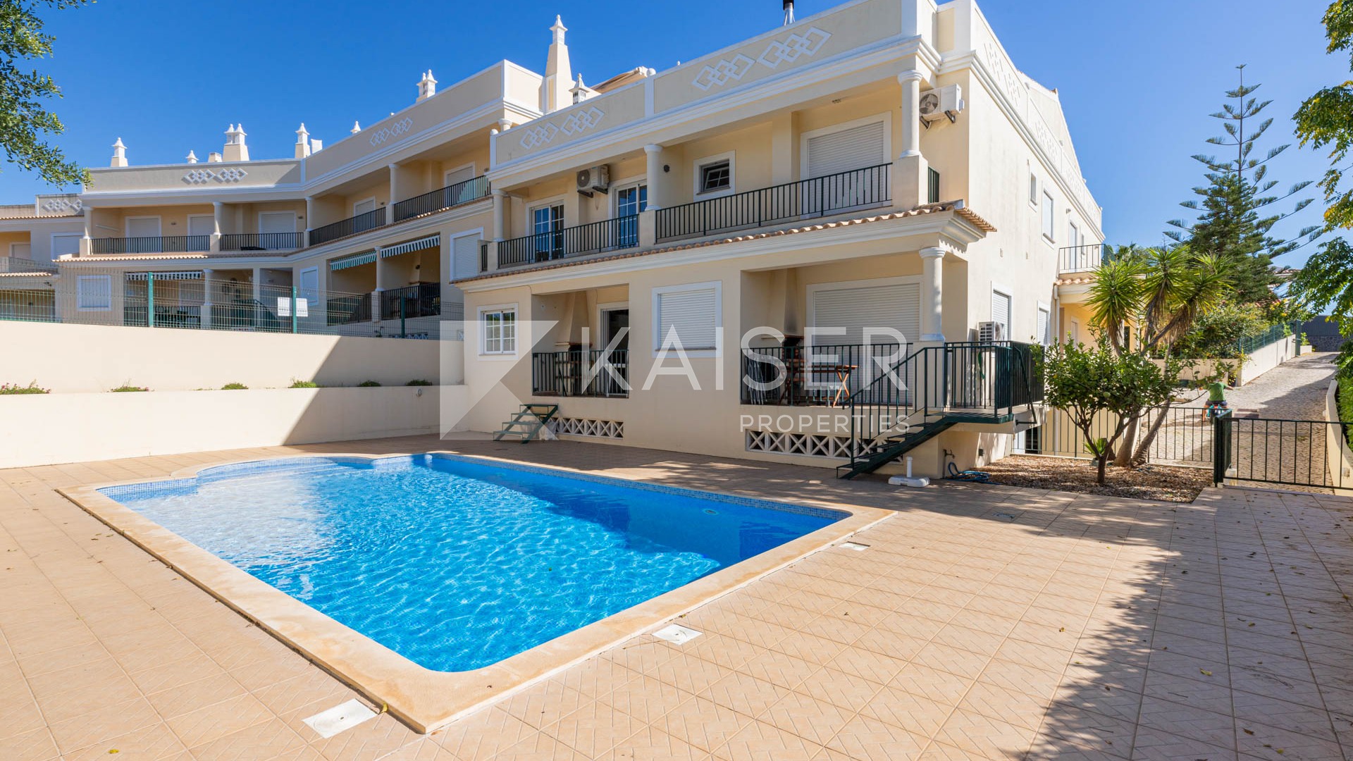 Townhouse for sale in Albufeira 1