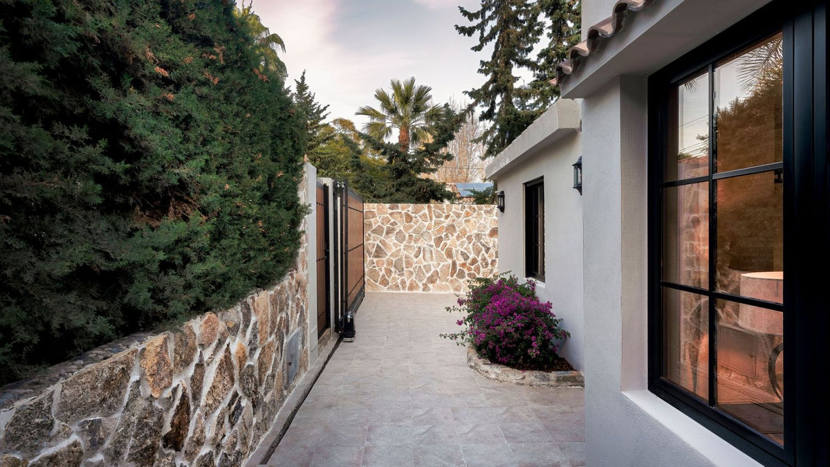 Villa for sale in Marbella - Nueva Andalucía 42