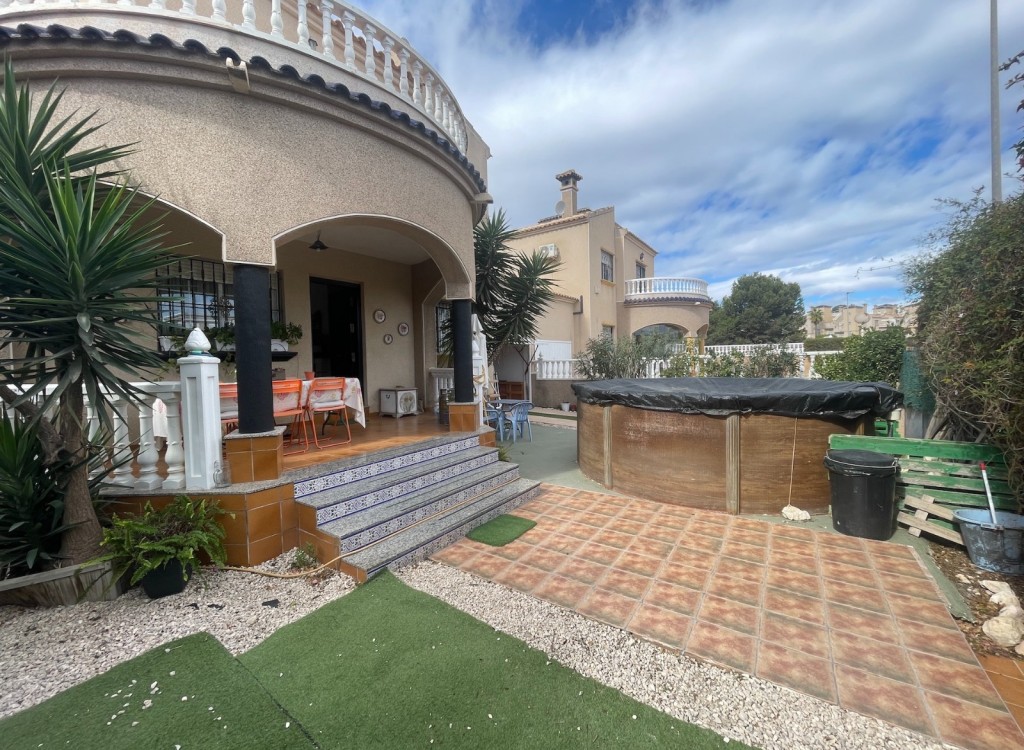 Villa for sale in Alicante 38