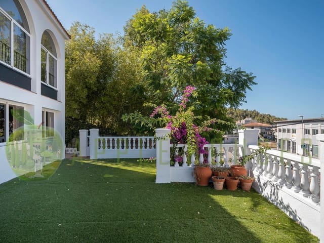 Villa for sale in Sitges and El Garraf 28
